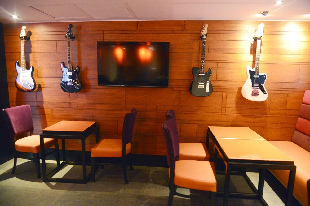 Hard Rock Hotel Goa קלנגוטה מראה חיצוני תמונה The interior of a typical Hard Rock Cafe
