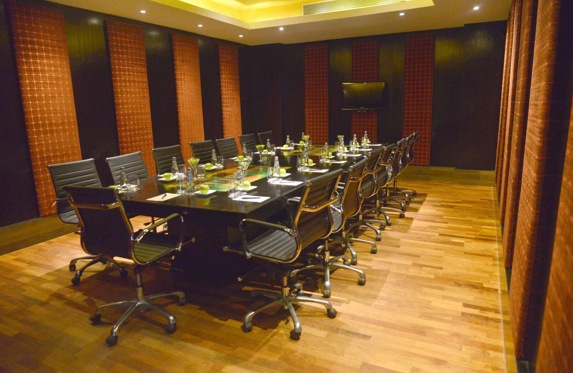 Hard Rock Hotel Goa קלנגוטה מראה חיצוני תמונה A boardroom at a hotel